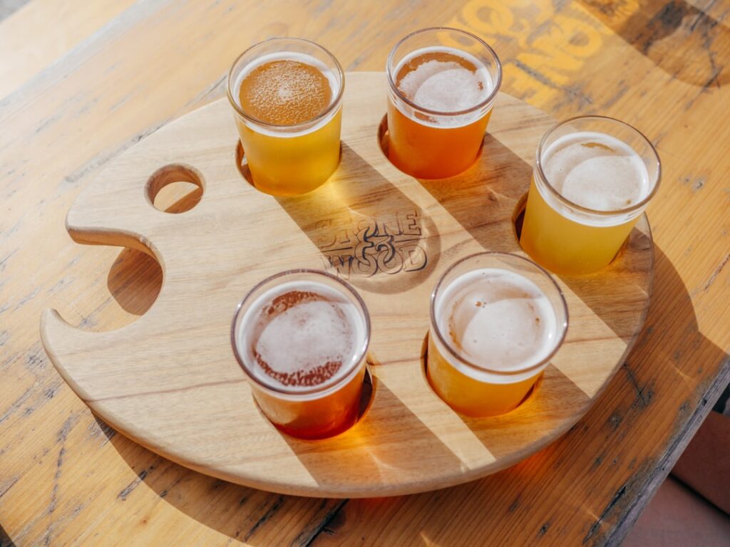 five-poured-drinking-glasses-on-brown-wooden-tray-eoc-iuymtug